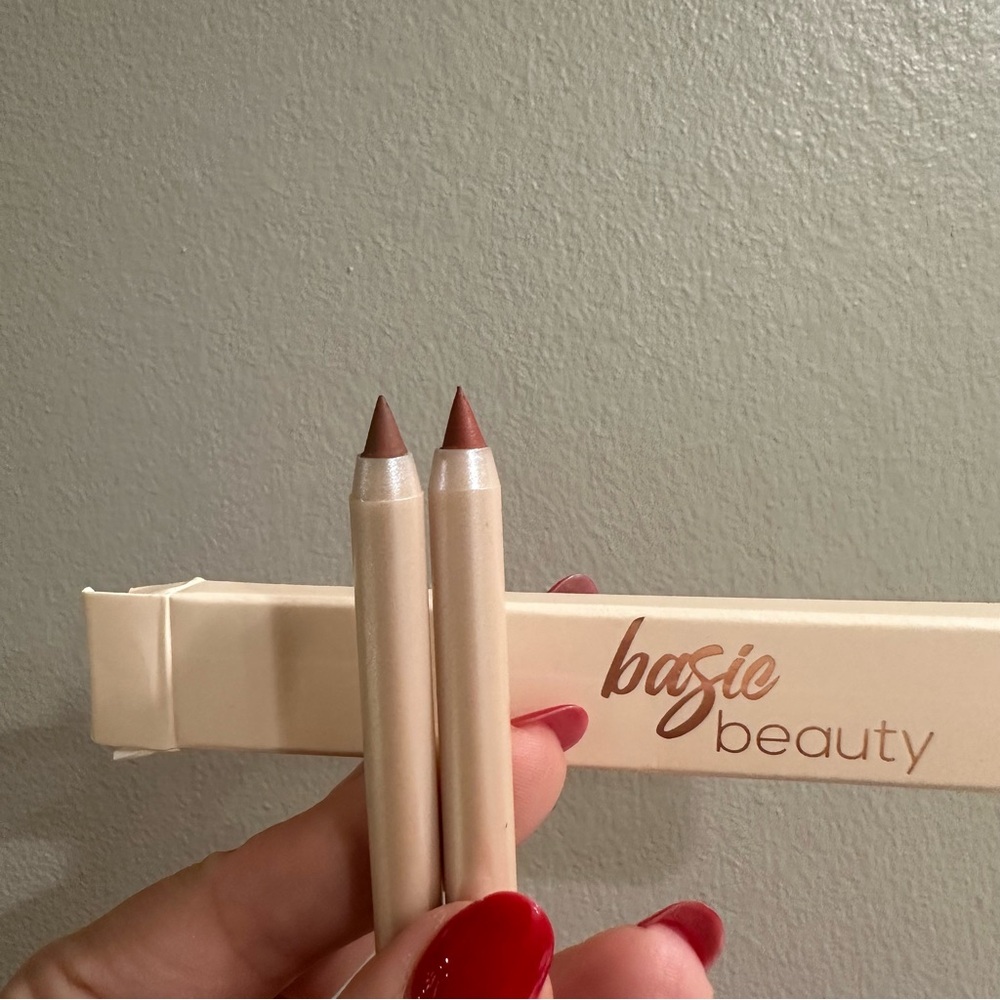 Basic beauty nwt lip liner cocoa & latte